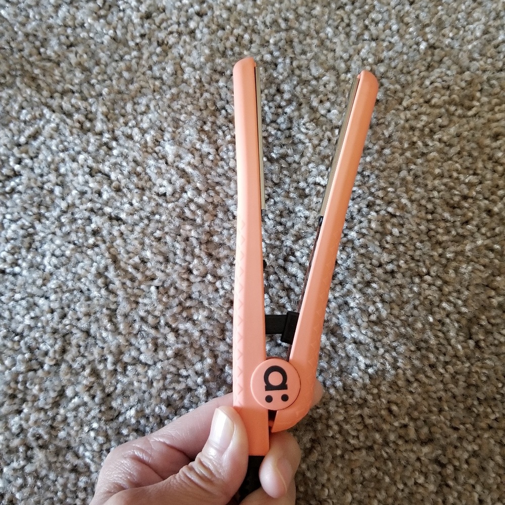 Travel size hair iron